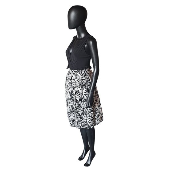 Black/White 3D Applique Cocktail Dress - R&M Richards - Picture 2 of 11